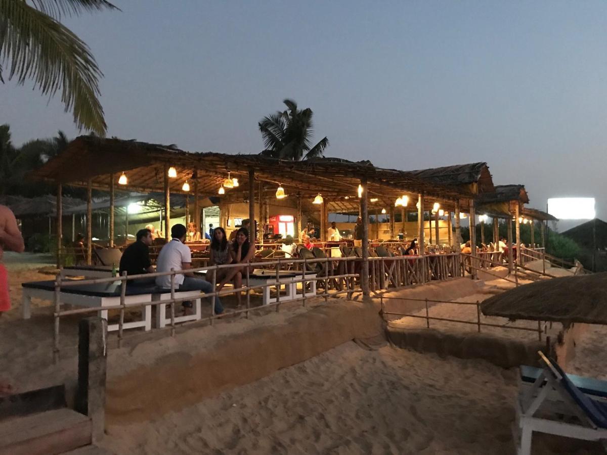 Hotel Blue Corner Huts & Restaurant *